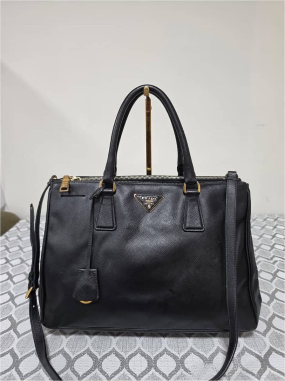 Authentic PRADA Saffiano Large Galleria Double Zip Tote Black